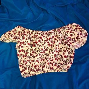 H&M FLORAL OFF THE SHOULDER CROP TOP